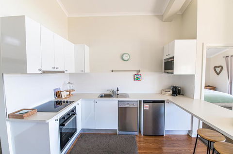 Mortimers Wines The Canopy Loft - Accommodation Newcastle 2