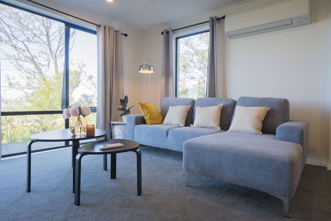 Amazing Sea Views Luxury Guest House - Accommodation Newcastle 6
