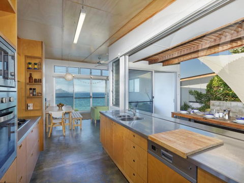 Sea Shack - Accommodation Newcastle 5