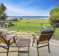 Eagle Point Getaway Waterfront Serenity - Accommodation Newcastle