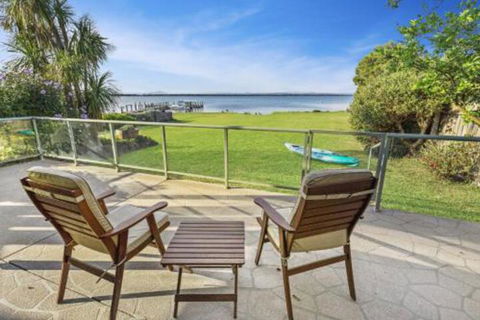 Eagle Point Getaway Waterfront Serenity! - Accommodation Newcastle 0