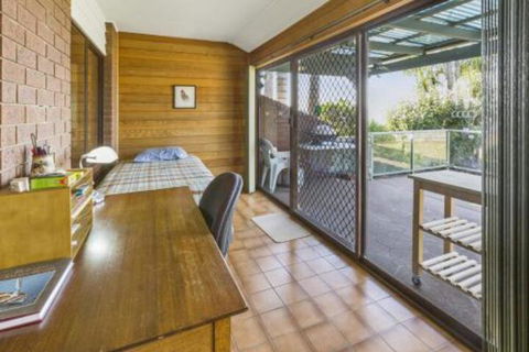 Eagle Point Getaway Waterfront Serenity! - Accommodation Newcastle 2