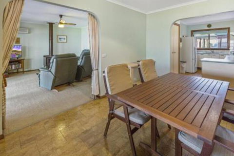 Eagle Point Getaway Waterfront Serenity! - Accommodation Newcastle 5