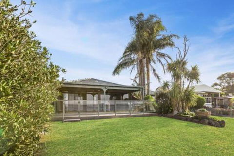 Eagle Point Getaway Waterfront Serenity! - Accommodation Newcastle 6