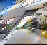 Kew Luxurious Townhouse