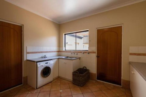 Maidstone Executive Residence - Accommodation Newcastle 7