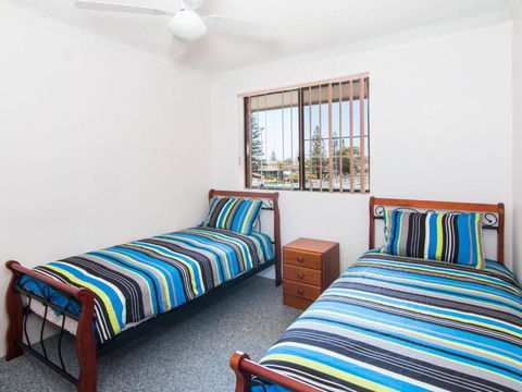 Seabreeze 5 Opposite Bowling Club - Accommodation Newcastle 6
