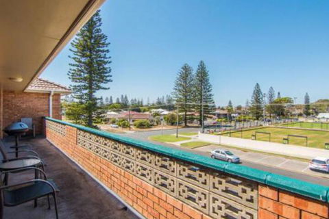 Seabreeze 5 Opposite Bowling Club - Accommodation Newcastle 0