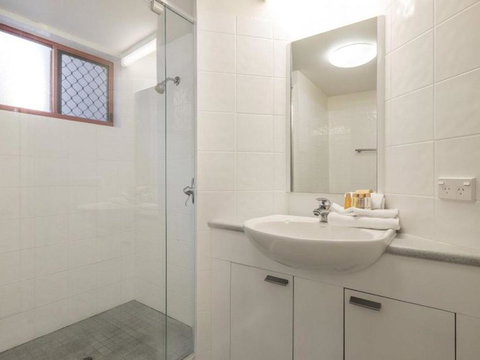 First Point Down - Accommodation Newcastle 6