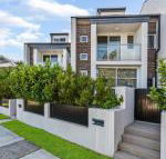 Relax in a Spacious  Modern Townhouse in Asquith - Accommodation Newcastle