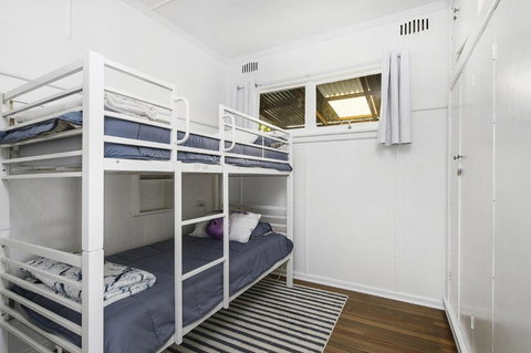 Whitecaps 26 East Street - Accommodation Newcastle 5