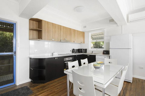 Whitecaps 26 East Street - Accommodation Newcastle 4