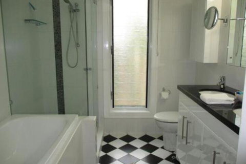 Charming Home By The Sea - Accommodation Newcastle 5