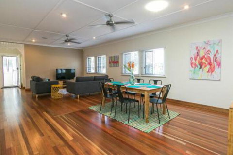 Charming Home By The Sea - Accommodation Newcastle 0
