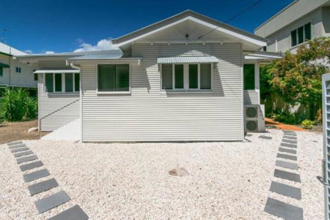 Charming Home By The Sea - Accommodation Newcastle 4