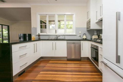 Charming Home By The Sea - Accommodation Newcastle 2