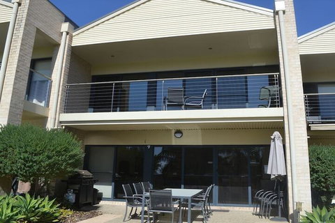 Elsinor Townhouse 7 Mulwala - Accommodation Newcastle 1