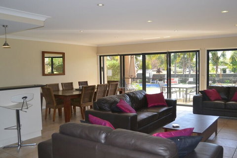 Elsinor Townhouse 7 Mulwala - Accommodation Newcastle 4