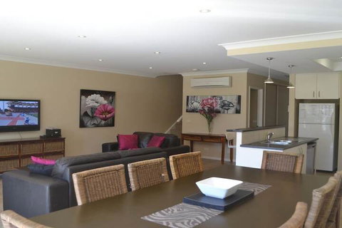 Elsinor Townhouse 7 Mulwala - Accommodation Newcastle 7