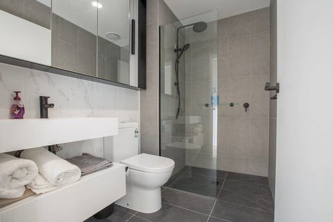 Brand New Apt With Sea Views In Heart Of St Kilda - Accommodation Newcastle 7