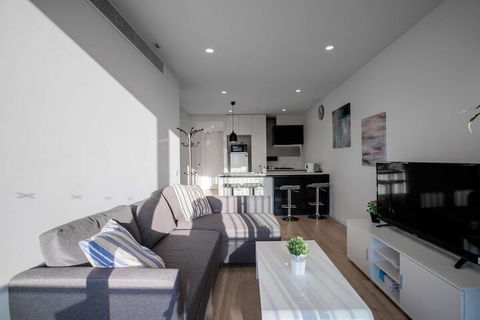 Brand New Apt With Sea Views In Heart Of St Kilda - Accommodation Newcastle 5