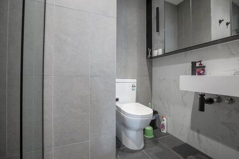 Brand New Apt With Sea Views In Heart Of St Kilda - Accommodation Newcastle 2