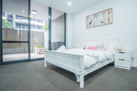 Stunning And Cozy Apartment In Heart Of Mascot - Accommodation Newcastle 2
