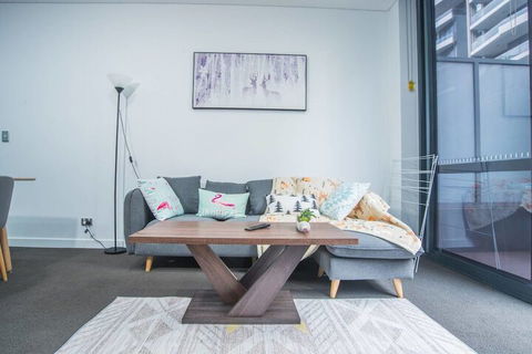Stunning And Cozy Apartment In Heart Of Mascot - Accommodation Newcastle 5