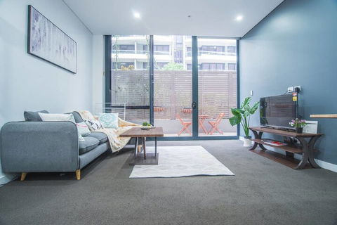 Stunning And Cozy Apartment In Heart Of Mascot - Accommodation Newcastle 3