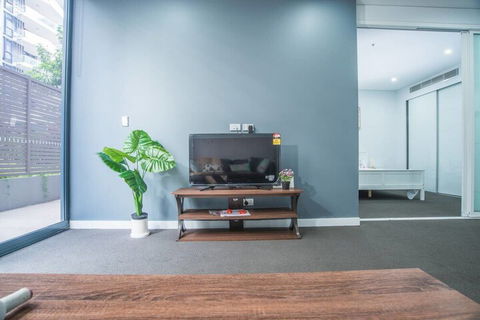 Stunning And Cozy Apartment In Heart Of Mascot - Accommodation Newcastle 4