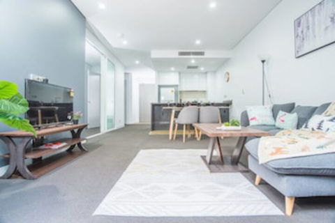 Stunning And Cozy Apartment In Heart Of Mascot - Accommodation Newcastle 0