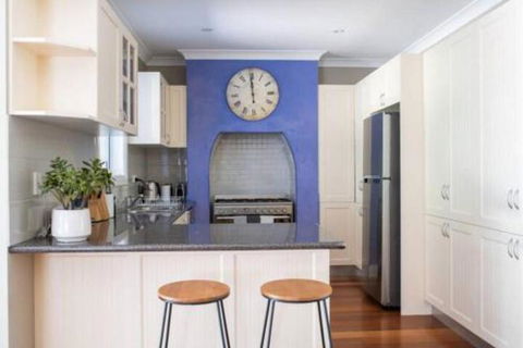 Kinross Cottage Neat & Stylish Sleeps 9 - Accommodation Newcastle 2