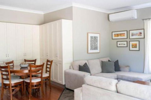 Kinross Cottage Neat & Stylish Sleeps 9 - Accommodation Newcastle 7