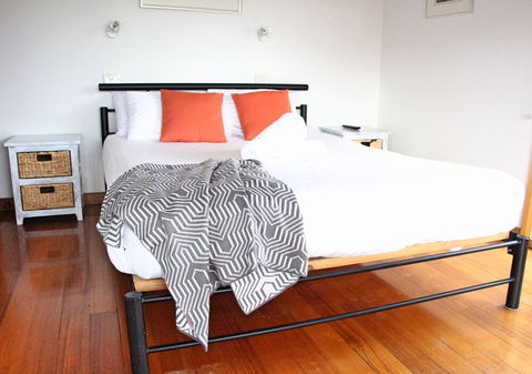 Lazy Wave Beach House - Accommodation Newcastle 5