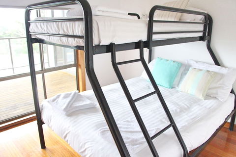 Lazy Wave Beach House - Accommodation Newcastle 4