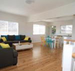 Bright  Breezy - Accommodation Newcastle