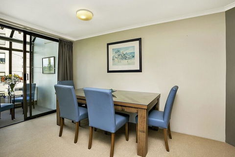 HAMP1 Bright Apartment In Cremorne - Accommodation Newcastle 1