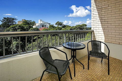 HAMP1 Bright Apartment In Cremorne - Accommodation Newcastle 4