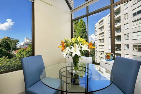 HAMP1 Bright Apartment In Cremorne - Accommodation Newcastle 5