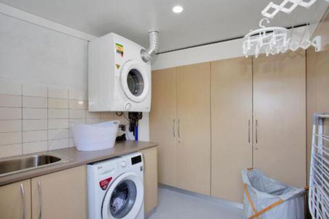 North Central Holiday Home - Accommodation Newcastle 5