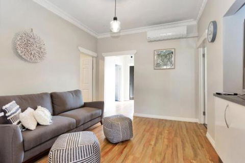 North Central Holiday Home - Accommodation Newcastle 6