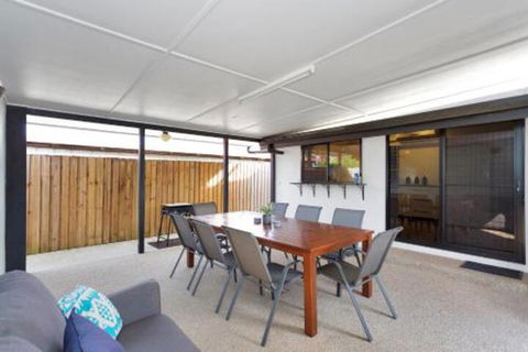 North Central Holiday Home - Accommodation Newcastle 2