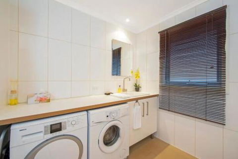 The Retreat - Accommodation Newcastle 7