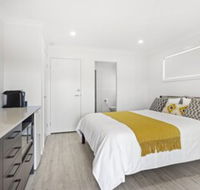 Dolphin Studio Apartment 1a Ocean Street - Accommodation Newcastle