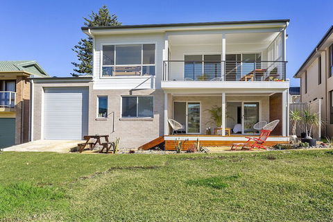 Dolphin Studio Apartment 1a Ocean Street - Accommodation Newcastle 4
