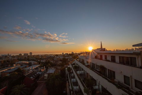 107light Filled Cozy Apt In The Heart Of St. Kilda - Accommodation Newcastle 1