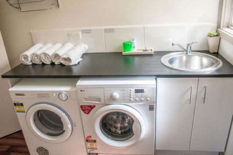 Russell Falls Holiday Cottages - Accommodation Newcastle 3