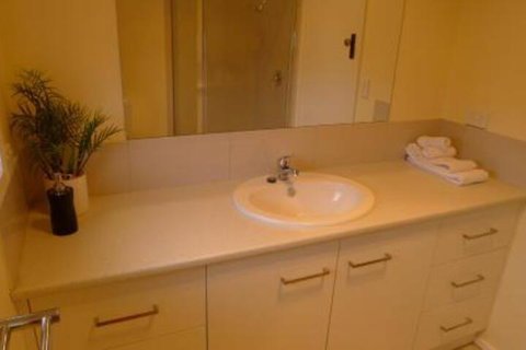 OCEAN BREEZE - Accommodation Newcastle 4