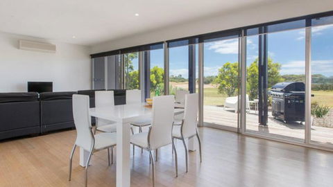 ST ANDREWS BEACH APARTMENT 4.01 - Accommodation Newcastle 6