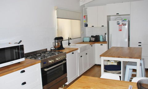 SHORE BEATS WORK INVERLOCH - Accommodation Newcastle 1